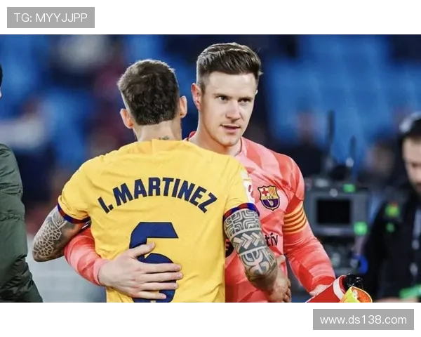 记者：特尔施特根右膝髌腱断裂，他将接受手术，赛季报销